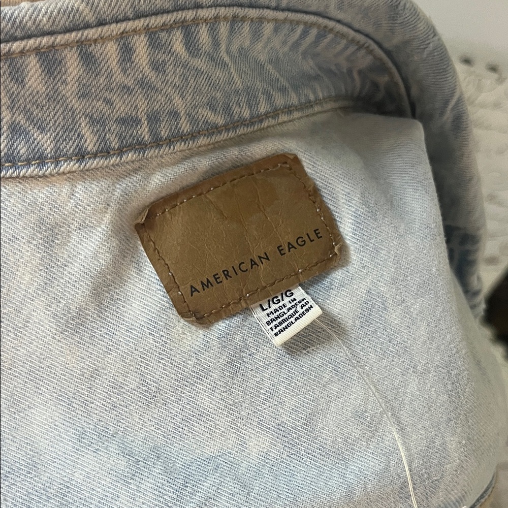 NWT American Eagle Cropped Denim Jacket - Picture 9 of 10
